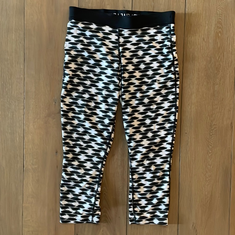 Nike Dri-Fit Capri Leggings- size M